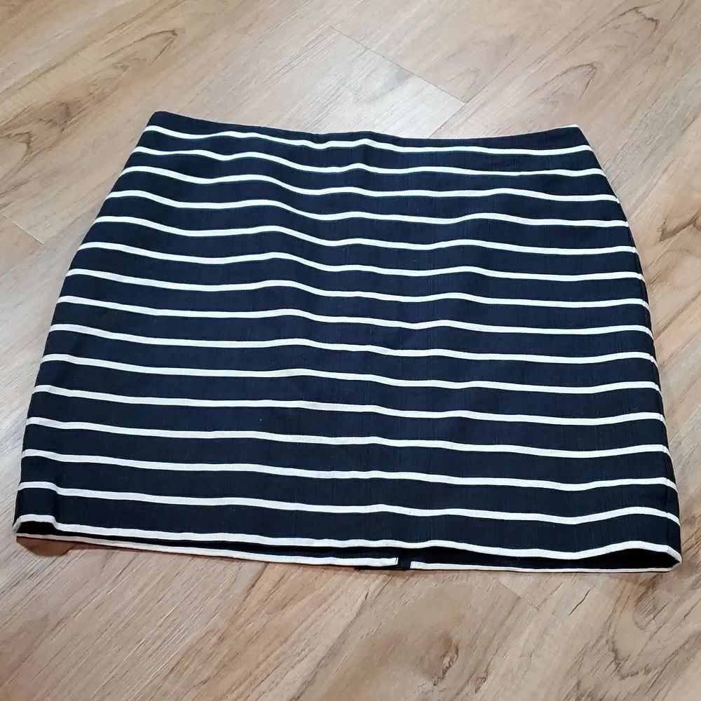 🔺️Banana Republic Blue & White Striped Skirt Medium